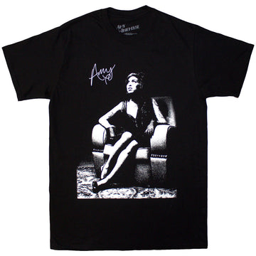 Amy Winehouse Unisex T-Shirt: Chair (Black)